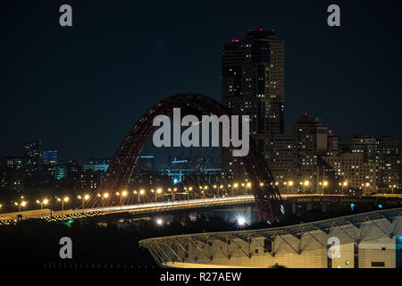 Blick auf den malerischen Brücke in Moskau bei Nacht 2018 Stockfoto