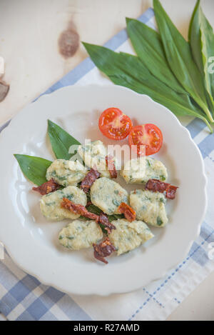 Spinat-Gnocchi Stockfoto