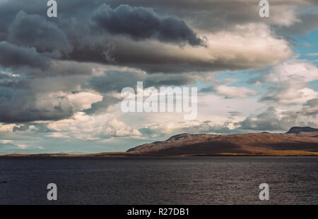 Wunderschöne Aussicht auf den See in der Nähe von Tornetrask Abisko, Schweden Stockfoto