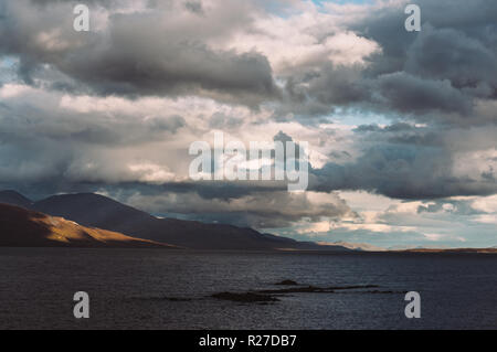 Wunderschöne Aussicht auf den See in der Nähe von Tornetrask Abisko, Schweden Stockfoto