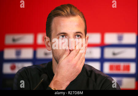 England's Harry Kane während der Pressekonferenz im Grove Hotel, Hertfordshire. Stockfoto