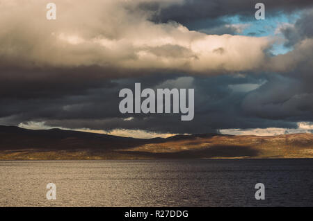 Wunderschöne Aussicht auf den See in der Nähe von Tornetrask Abisko, Schweden Stockfoto