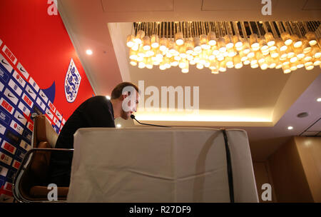 England's Harry Kane während der Pressekonferenz im Grove Hotel, Hertfordshire. Stockfoto