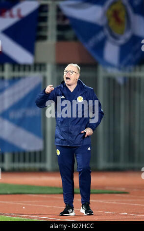 Schottland Manager Alex McLeish Gesten auf dem touchline während der UEFA Nationen League, Gruppe C1 Match des Loro Borici Stadion, Shkodra Stockfoto