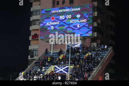 Eine allgemeine Ansicht des Anzeigers lesen 4-0 zu Vollzeit während der UEFA Nationen League, Gruppe C1 Match des Loro Borici Stadion, Shkodra. Stockfoto