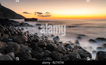 Atemberaubenden Sonnenuntergang in Cala Gata, Mallorca, Spanien Stockfoto