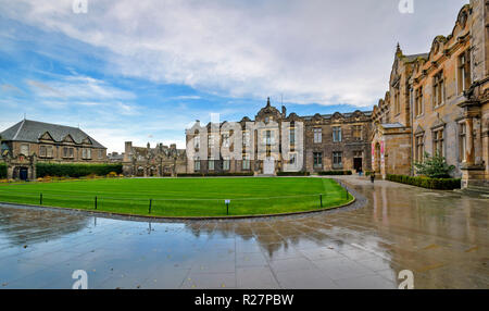 ST ANDREWS FIFE SCHOTTLAND ST. SALVATORS COLLEGE mit Rasen und VIERECK UNIVERSITÄT St. Andrews Stockfoto