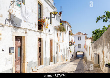 Street View wirth Tor in Lagos an der Algarve in Portugal Stockfoto