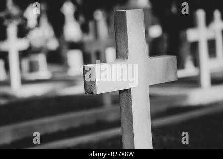 Schwarz-Weiß Kreuz in ein WWI Military Veterans Friedhof Stockfoto