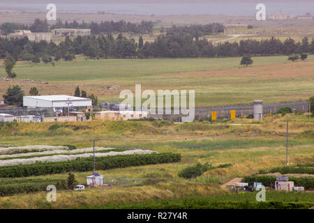 4. Mai 2018 Syrischen real estate in der Nähe der israelischen Grenze als aus dem nördlichen Golanhöhen im Norden Osten Israel zu sehen. Stockfoto