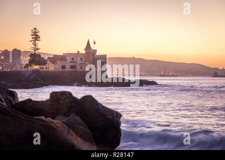 Wullf Schloss (Castillo Wulff) bei Sonnenuntergang - Vina del Mar, Chile Stockfoto