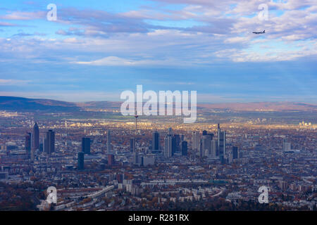 Frankfurt am Main: Frankfurt am Main und Taunus, airial View, Flugzeug Flugzeug nähert sich Flughafen, Hessen, Hessen, Deutschland Stockfoto