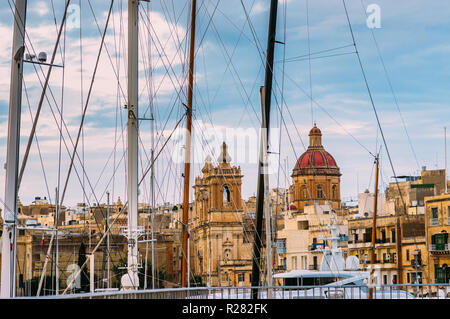 Blick auf St. Laurentius Kirche in Il-Birgu, Malta Stockfoto