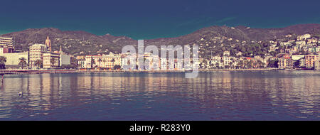 Herrlichem Panoramablick auf italienischen Stadt Rapallo auf Ligurische Meer Küste von Italien Stockfoto