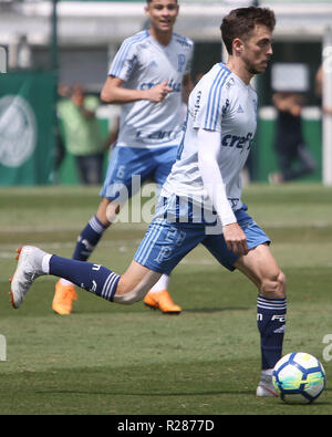 São Paulo, Brasilien. 17. November 2018. Der Spieler Hyoran, von SE Palmeiras, während der Ausbildung, bei der Fußball-Akademie. (Foto: Cesar Greco/Fotoarena) Stockfoto