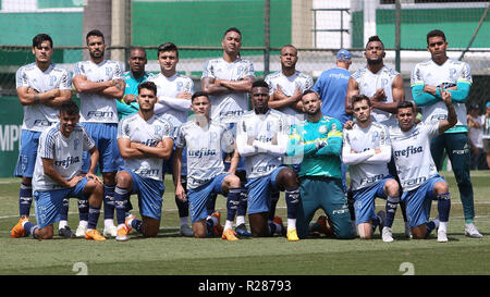 São Paulo, Brasilien. 17. November 2018. SE Palmeiras Spieler, während der Ausbildung, bei der Fußball-Akademie. (Foto: Cesar Greco/Fotoarena) Stockfoto