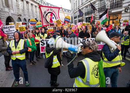 London, Großbritannien. 17. November 2018. Nationale Einheit Demonstration gegen Rassismus und Faschismus. Die März verlief von Portland Place, durch den Central London, Westminster, wo eine Rallye stattfand. Foto aus dem März hier dargestellt. Bis zu Rassismus, LoveMusic HateRacism und Vereinen gegen Faschismus Stand gehostet werden. Credit: Stephen Bell/Alamy Leben Nachrichten. Stockfoto