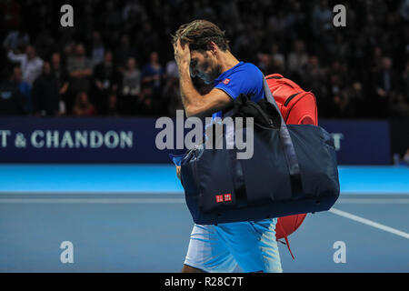 London, Großbritannien. 17. Nov, 2018. Nitto ATP World Tour Finals; Roger Federer von der Schweiz in Aktion während der Match gegen Alexander Zverev in Deutschland Quelle: Romena Fogliati/News Bilder Credit: Aktuelles Bilder/Alamy leben Nachrichten Stockfoto
