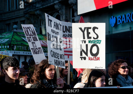 London, Großbritannien. 17. Nov, 2018. Nationale Einheit Demonstration gegen Faschismus und Rassismus, Central London am 17. November 2018 gegen rassistische und Islamfeindlichkeit Angriffe protestieren. Credit: Jenny Matthews/Alamy leben Nachrichten Stockfoto