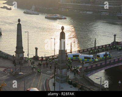 London, Großbritannien. 17. Nov, 2018. Lambeth Brücke geschlossen für Demonstranten, London, UK Credit: Kay Ringwood/Alamy leben Nachrichten Stockfoto