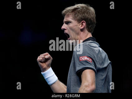 London, Großbritannien. 17. Nov, 2018. Kevin Anderson aus Südafrika reagiert während der Singles im Halbfinale gegen Novak Djokovic aus Serbien bei Tag 7 der 2018 Nitto ATP World Tour Finale in der O2 Arena in London, Großbritannien an November 17, 2018. Kevin Anderson 0:2 verloren. Credit: Han Yan/Xinhua/Alamy leben Nachrichten Stockfoto