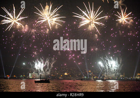 29. Oktober feiern im Bosporus in Istanbul, Türkei. Stockfoto