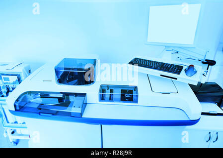 Anlagen und Apparate für Biochemie in einem modernen Labor Stockfoto