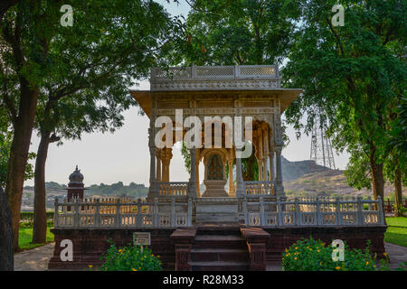 Jodhpur, Indien - Nov 6, 2017. Die Jaswant Thada Kenotaph in Jodhpur, Indien. Es wurde von Maharaja Sardar Singh von Jodhpur, in 1899 erbaut. Stockfoto