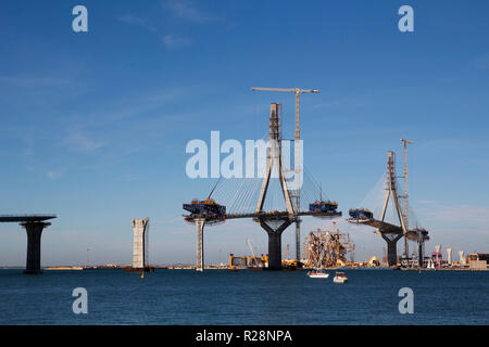 La Pepa Brücke am Bau, über das Meer in Cadiz, Spanien Stockfoto