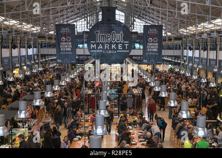 Time Out Food Market in Lissabon Stockfoto
