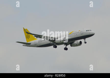 Bangkok, Thailand - 23.April 2018. Ein Airbus A320 Flugzeug der Royal Brunei Airlines Landung in Bangkok Suvarnabhumi International Airport (BKK). Stockfoto