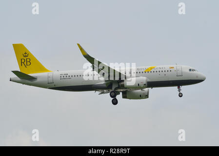 Bangkok, Thailand - 23.April 2018. Ein Airbus A320 Flugzeug der Royal Brunei Airlines Landung in Bangkok Suvarnabhumi International Airport (BKK). Stockfoto