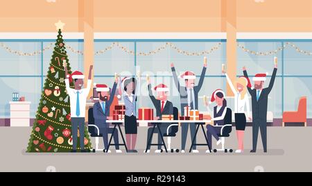Business Team erhobenen Händen in modernen Büro eingerichtet Tanne Frohes neues Jahr frohe Weihnachten feier Konzept waagrechten Stock Vektor