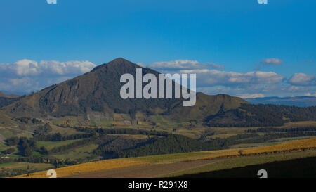 Blick auf die Felder in der Ecuadorianischen Berge in der Nähe des Vulkan Cotopaxi gepflanzt Stockfoto