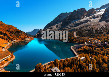 Lago Fedaia (Fedaia See), Val di Fassa, Trentino Alto Adige, einem künstlichen See und ein Damm in der Nähe von Canazei Stadt, am Fuße der Marmolada Massiv entfernt. Stockfoto