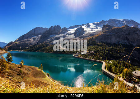 Lago Fedaia (Fedaia See), Val di Fassa, Trentino Alto Adige, einem künstlichen See und ein Damm in der Nähe von Canazei Stadt, am Fuße der Marmolada Massiv entfernt. Stockfoto