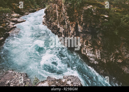River Canyon Landschaft in Schweden reisen anzeigen Antenne Abisko Nationalpark Wildnis Natur Sommer Saison skandinavischen Landschaft Stockfoto