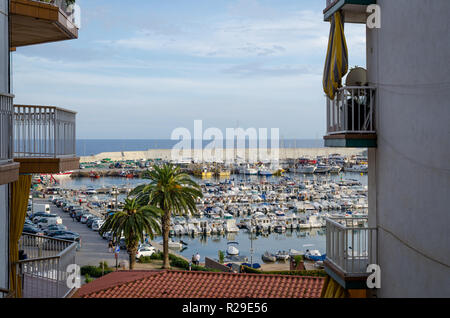 Panoramablick auf die Bucht von Blanes aus der Luft in Costa Brava, Spanien Stockfoto