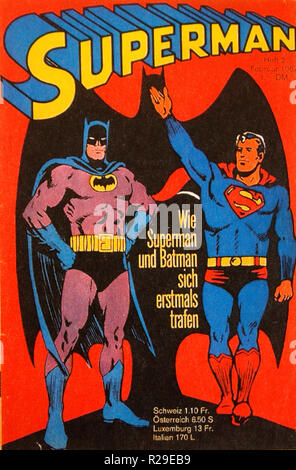 Ein historisches Comic-Heft mit den Superhelden Superman und Batman, Berlin. Stockfoto