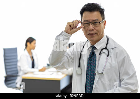 Portrait von leitenden Arzt im Untersuchungsraum. Stockfoto
