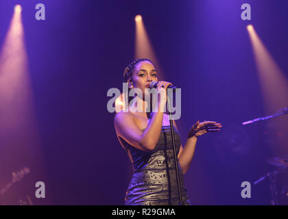 Britische singer/songwriter Jorja Smith Performing auf der ersten von zwei verkauft die Nacht bei O2 Academy Brixton am Mittwoch, den 17. Oktober 2018 (Fotos von Ian Denergieanlagen/wann Mit): jorja Smith Wo: London, Vereinigtes Königreich, wenn: 17 Okt 2018 Credit: WENN.com Stockfoto