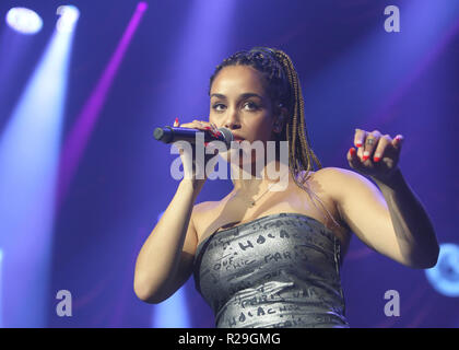 Britische singer/songwriter Jorja Smith Performing auf der ersten von zwei verkauft die Nacht bei O2 Academy Brixton am Mittwoch, den 17. Oktober 2018 (Fotos von Ian Denergieanlagen/wann Mit): jorja Smith Wo: London, Vereinigtes Königreich, wenn: 17 Okt 2018 Credit: WENN.com Stockfoto