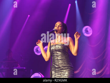 Britische singer/songwriter Jorja Smith Performing auf der ersten von zwei verkauft die Nacht bei O2 Academy Brixton am Mittwoch, den 17. Oktober 2018 (Fotos von Ian Denergieanlagen/wann Mit): jorja Smith Wo: London, Vereinigtes Königreich, wenn: 17 Okt 2018 Credit: WENN.com Stockfoto