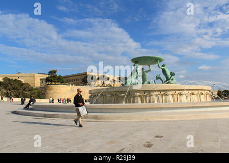 Valletta, Malta, 31. Januar 2018, der Triton Brunnen an der Stadt Tor Eingang nach Valletta auf Malta im Winter Stockfoto