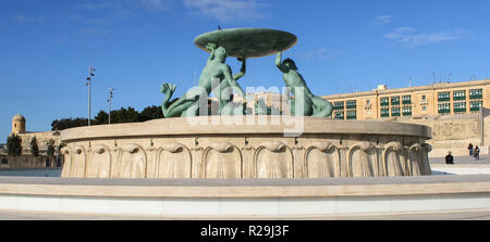 Valletta, Malta, 31. Januar 2018, der Triton Brunnen an der Stadt Tor Eingang nach Valletta auf Malta im Winter Stockfoto