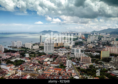 Luftaufnahme von George Town von oben Komtar in Penang, Malaysia. - Blick von oben auf die Stadt Penang, Malaysia Stockfoto