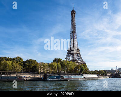 Blick auf den Eiffelturm in Paris, Frankreich. Stockfoto