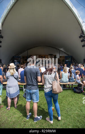 Kneipe im Park Festival, Badewanne Stockfoto