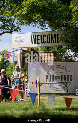 Kneipe im Park Festival, Badewanne Stockfoto