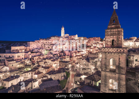 Matera alte Stadt ich Sassi Nachtsicht, UNESCO-Weltkulturerbe Wahrzeichen. Basilicata, Italien, Europa Stockfoto